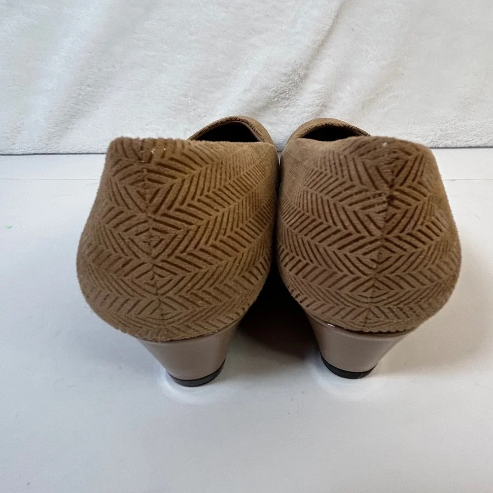 Trotters Lauren Taupe Suede Herringbone Wedge Pumps Womens 8.5 N